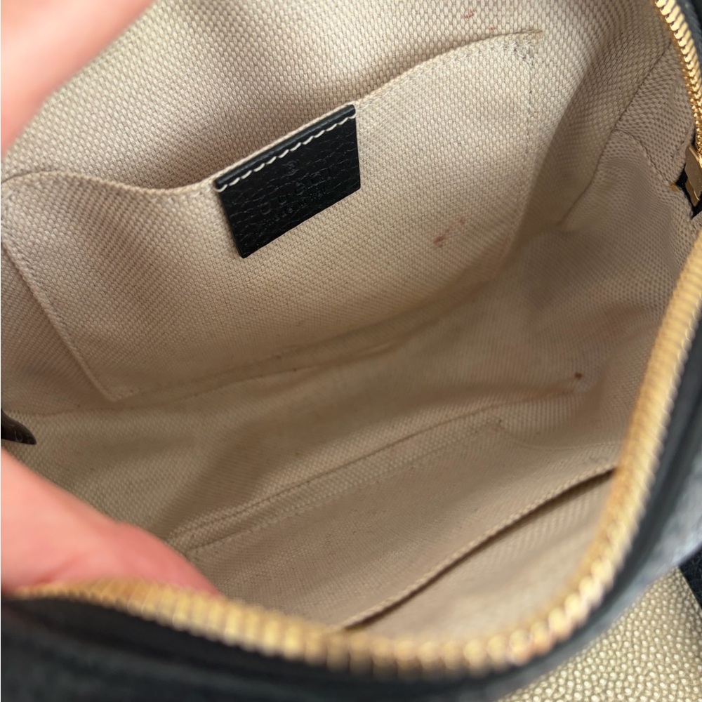 Gucci Black Pebbled Leather Crossbody Camera Bag with Tassel - Picture 3 of 5